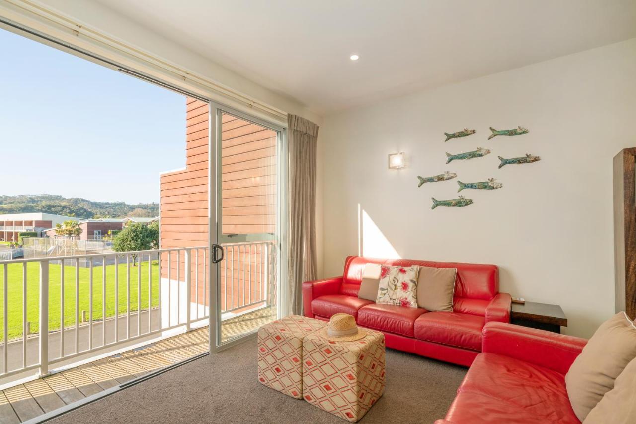 Ocean Serenity Apartments Whitianga Exteriör bild