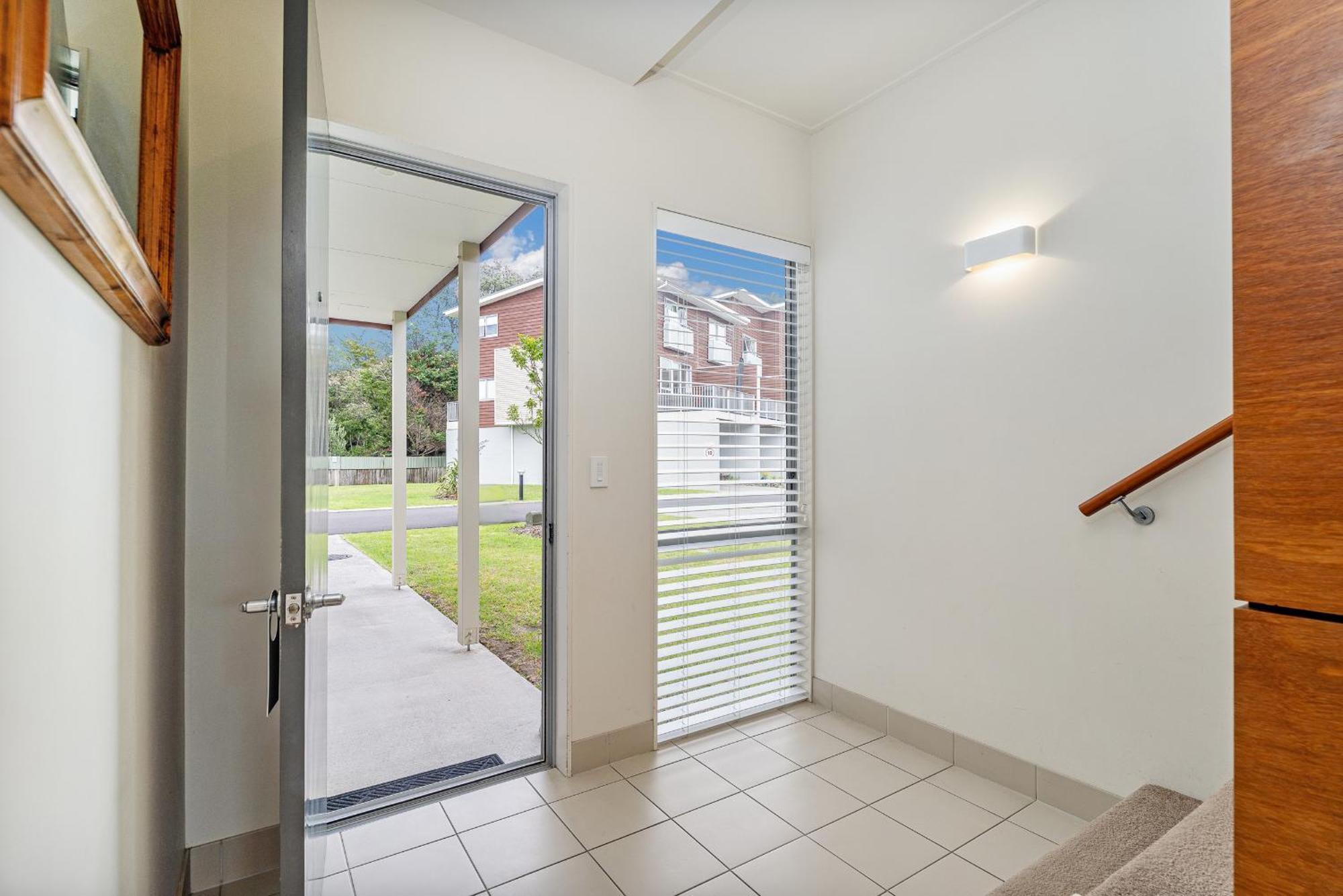 Ocean Serenity Apartments Whitianga Exteriör bild